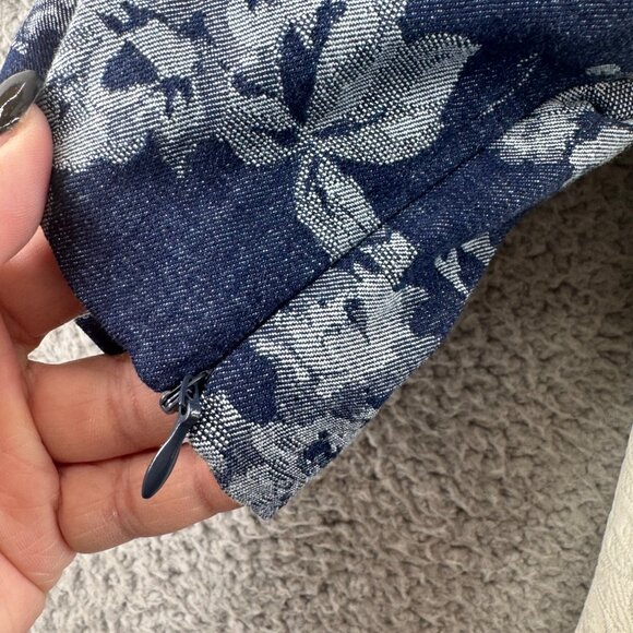 Line & Dot Floral Denim White Side Panels Dress  Size M NWT - Picture 4 of 8